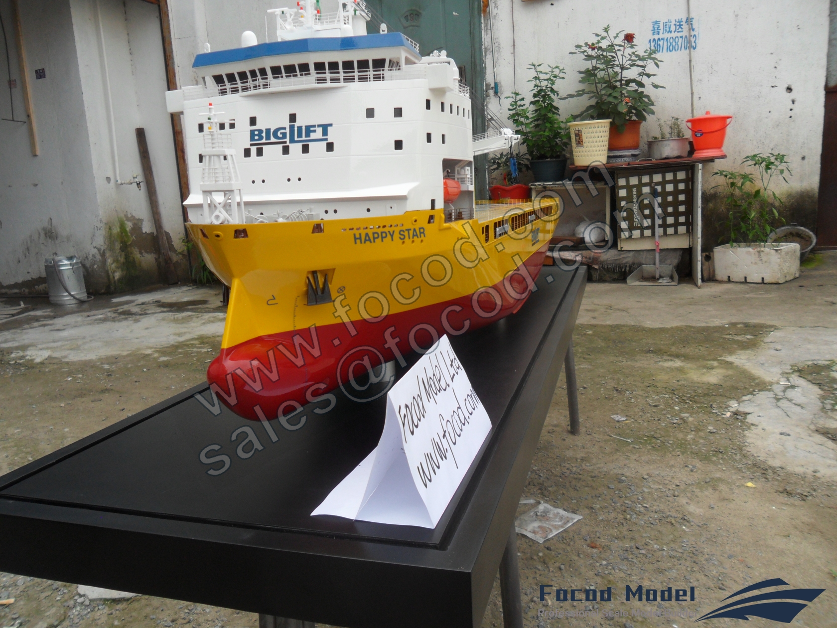customized model of 155m heavy lift cargo ship Happy Star